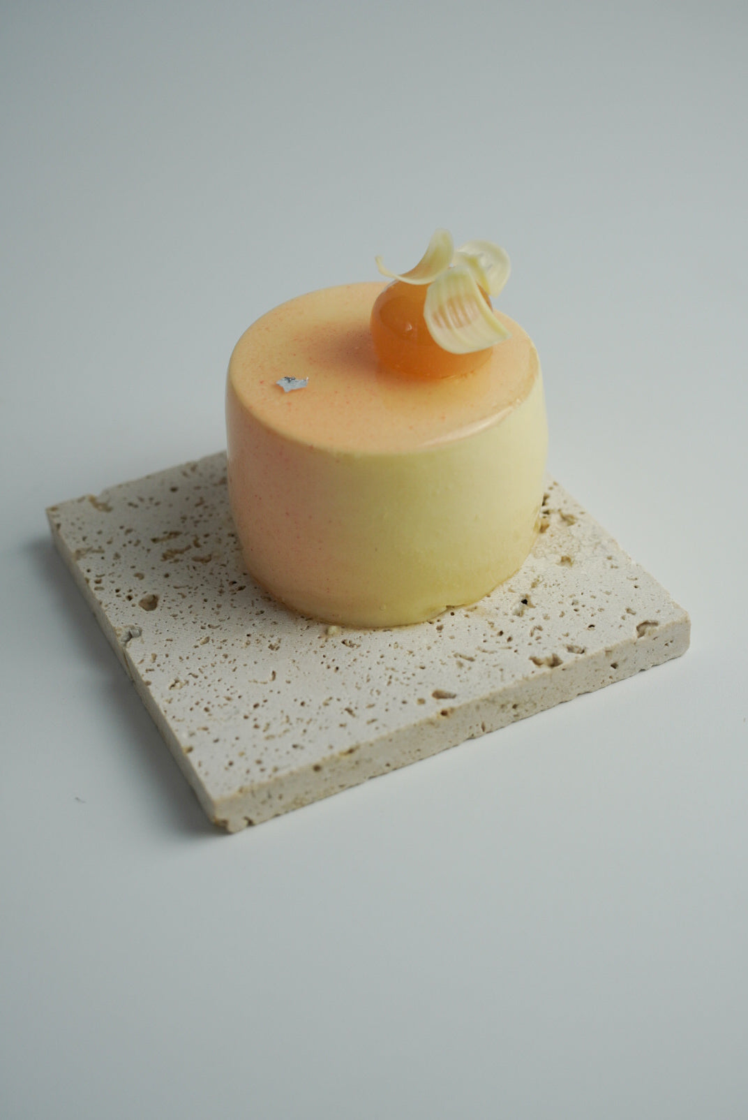 Champagne White Peach Petit